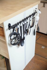 レシピ本とツールをフック収納