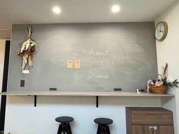 「壁に落書きOK」な家に住んで1年。見えてきた想定外のメリット・デメリット