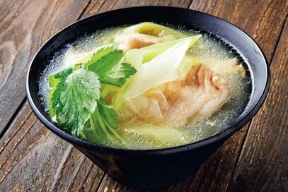 電子レンジだけでつくる「サムゲタン風蒸し鶏」。ほっこり体も温まる味