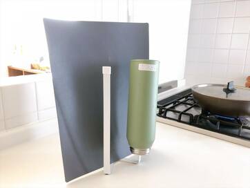 ニトリの倒れないゴミ袋スタンド。水筒やまな板もすっきり乾く