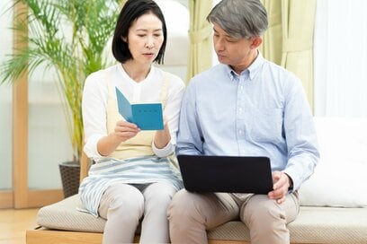 50代からの「年金の増やし方」。専業主婦も会社員も損しないコツは？