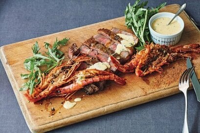 牛ステーキとエビで気分も上がる！DEAN＆DELUCAのごちそうレシピ