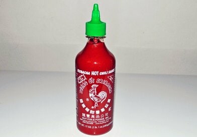 アメリカ西海岸で人気の調味料「シラチャーソース」！普段の食事をエスニック風に変身させます