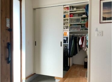 新居を“生活感のない玄関”にしてみたら。住んで気づいた「2畳のシューズクローゼット」まさかの誤算