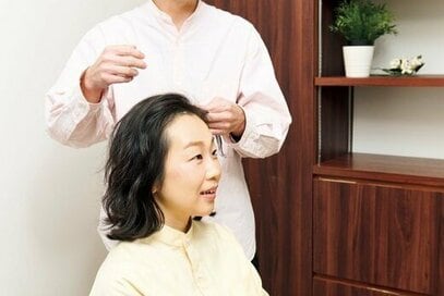 白髪は隠さず生かす。「白髪ぼかし」が初めてでも理想のヘアに仕上がるコツ