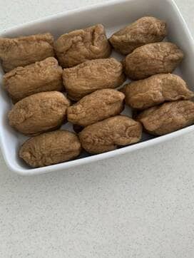 お揚げを煮て、手づくりいなりずし。軽食にぴったり