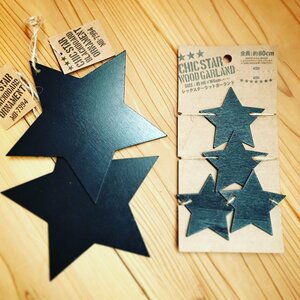 セリアの「シックスター黒板オーナメント」と「シックスターウッドガーランド」