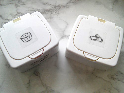 ケースにラベルをはって