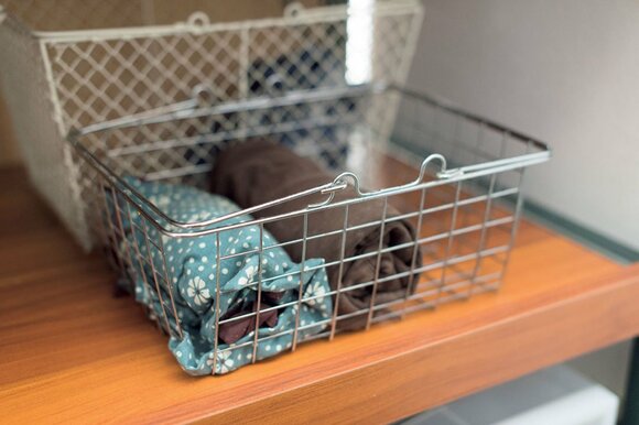 脱いだら入れておける専用のカゴを用意