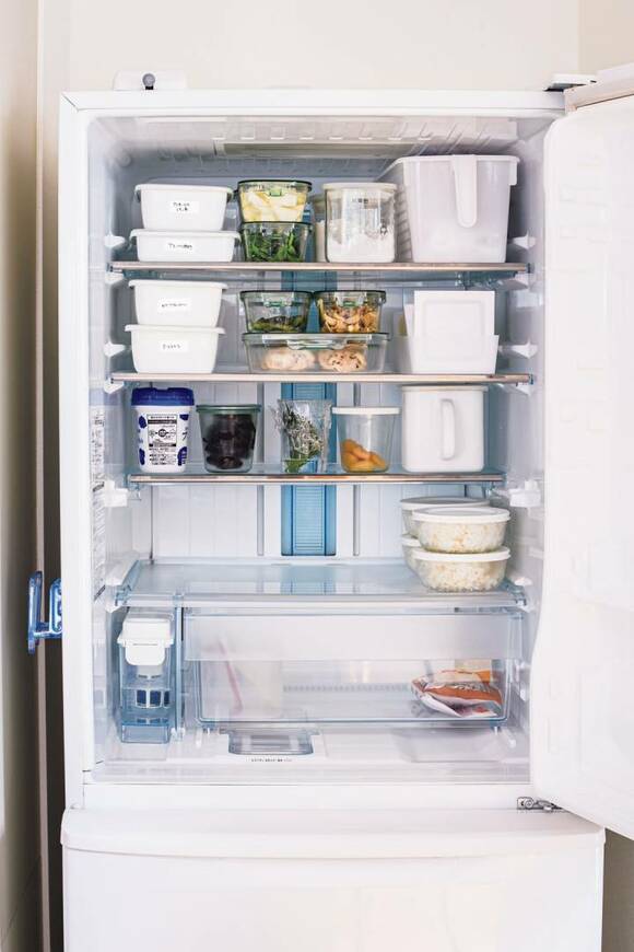 冷蔵庫の中にボックスなど