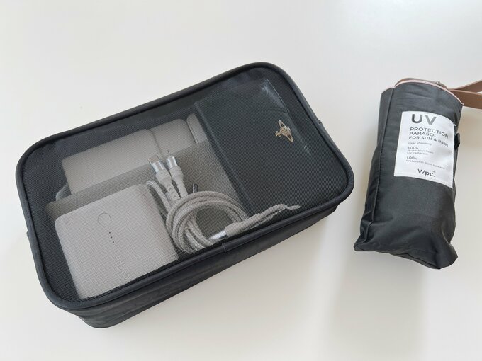 メッシュポーチと折り畳み傘