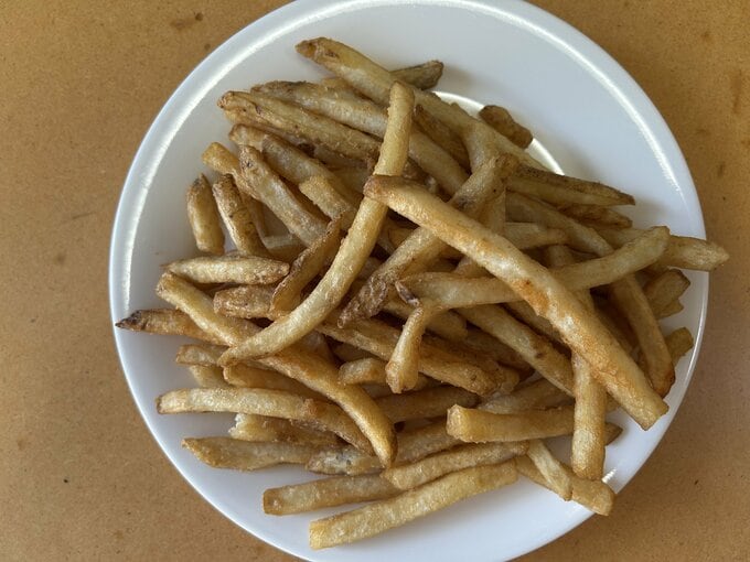 お皿に移してグリルやオーブントースターで温め直してから食べる