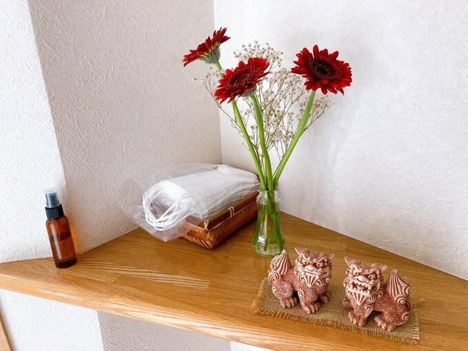 お花や置物など