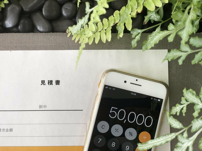 見積書と電卓