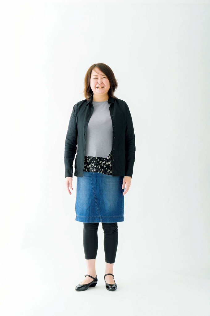 デニムスカート女性