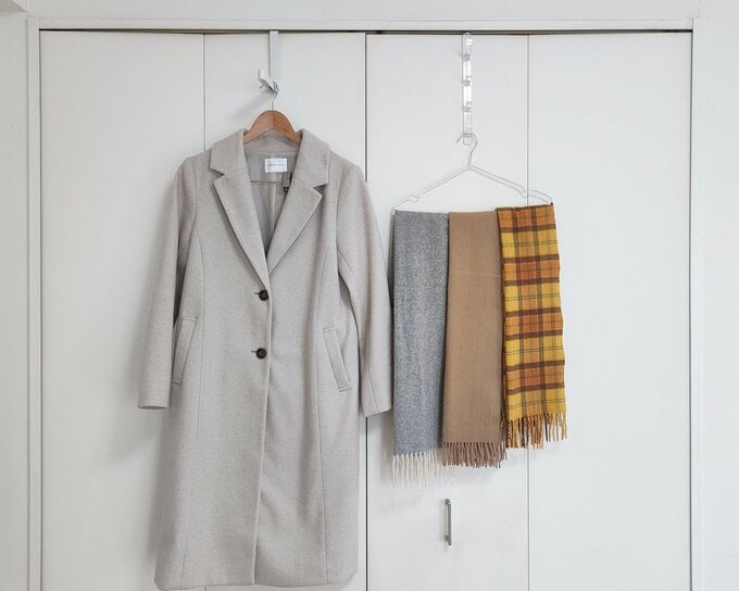 定番カラーのマフラーは使いやすい