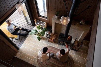 【注文住宅事例】リビングとつながる土間には薪ストーブ。和の趣を感じる大らかな木の家