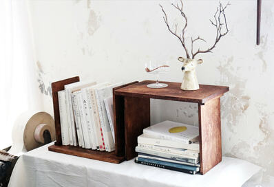 材料は100均のまな板と角材だけ！マルチユースのおしゃれなウッドスタンドをDIY