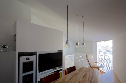 50代からの都市型3階建住宅、コンパクトで利便性の高い暮らし