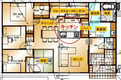 キッチンを家の真ん中に。家事が一度に片づく快適な間取りを紹介：2024年11月トップ10