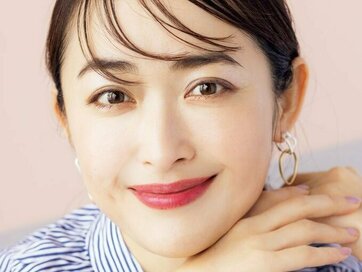 ヴィセ1430円のイチゴ色ティントがかわいい。コスパ最高のアイテムで旬顔