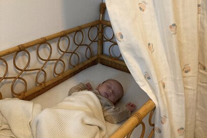 36歳、パリで暮らす1児の日本人母が語る「フランス流子育て」。とにかくラクに、ミルクはお水で溶かす