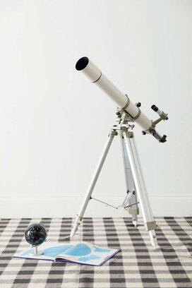 月も星座もきれい！100円グッズも活用して、秋の夜長に天体観察はいかが？