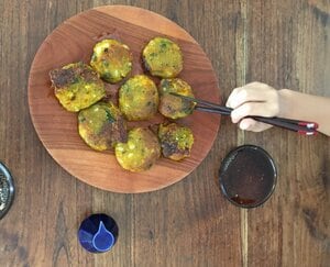 焼くときは、フライパンに多めの菜種油を入れて弱火で焼きます。