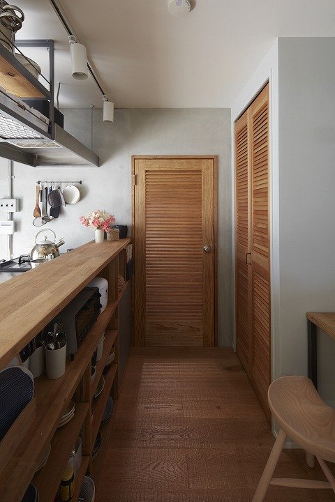 キッチン横からサニタリーへの動線