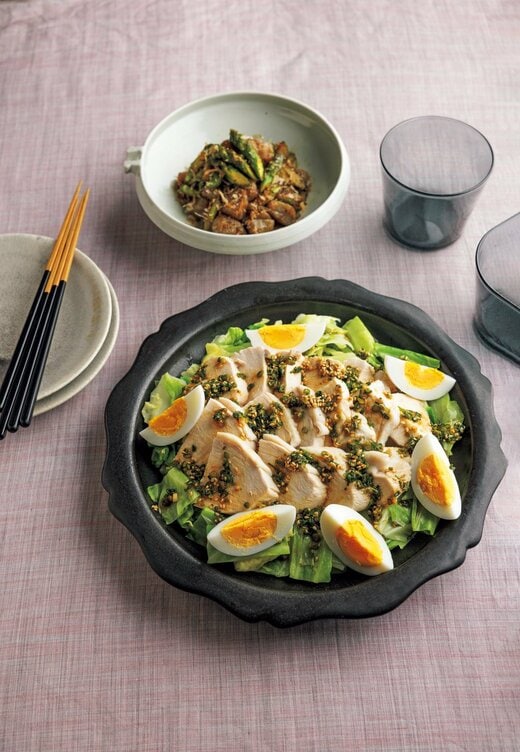 「春キャベツと鶏肉のネギダレがけ」と「アスパラこんにゃく」