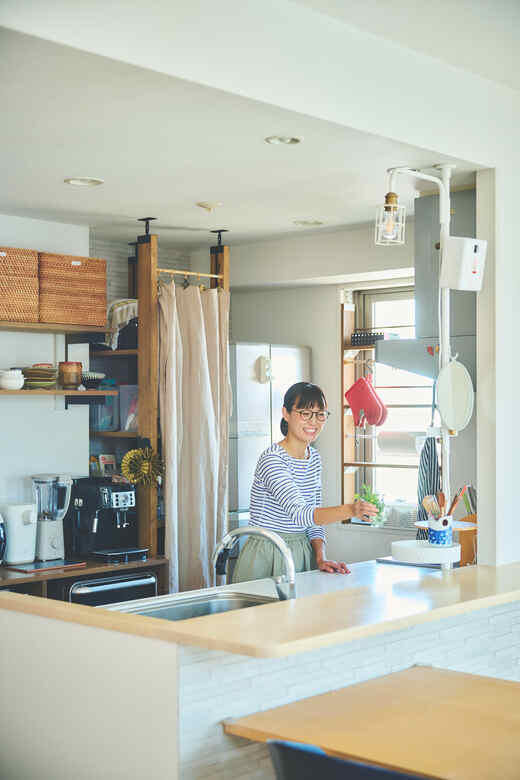 つっぱり棒を100本以上活用して暮らす竹内さん