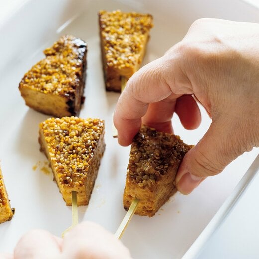 串を刺したのし鶏