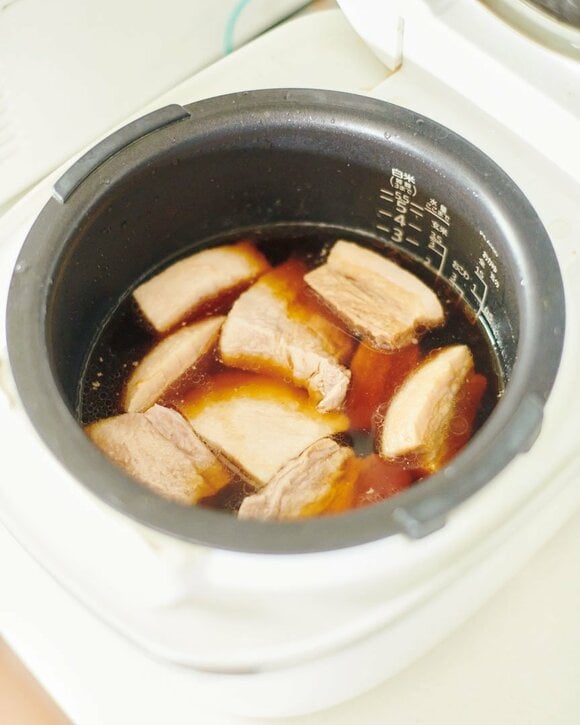 炊飯器に豚肉