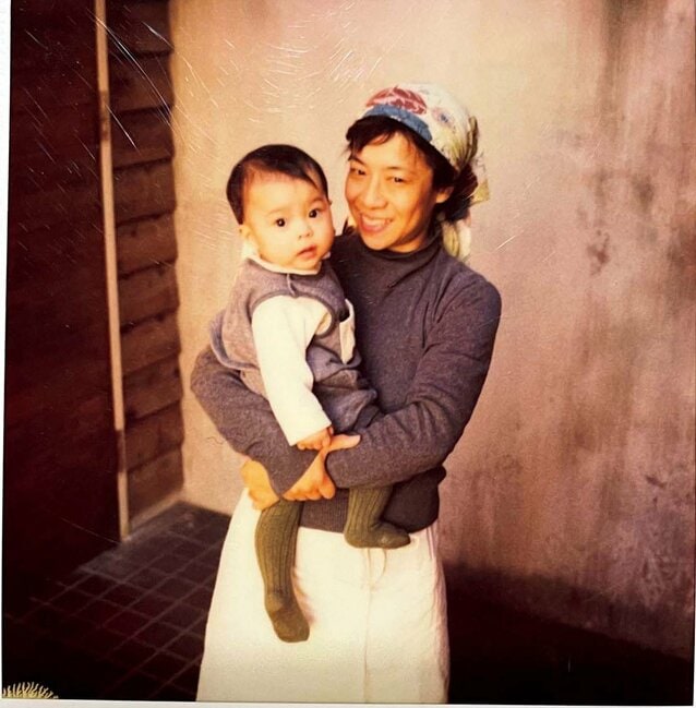 娘を抱く飛田さん