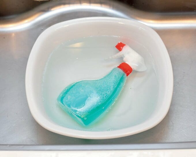 アルカリ性洗剤を温める様子