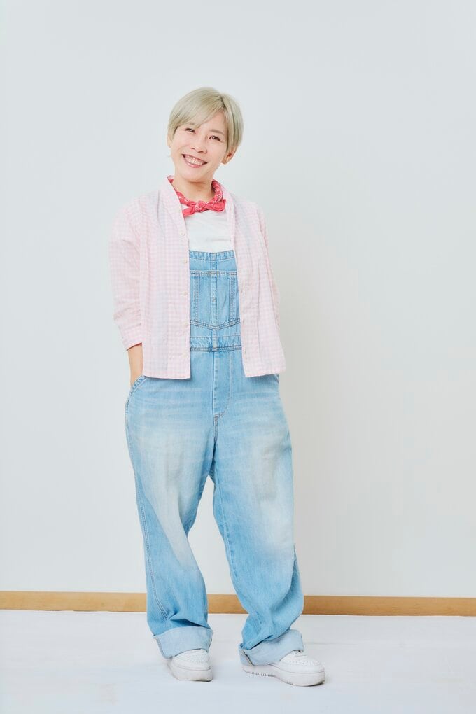 ファッションに明るい色を取り入れる