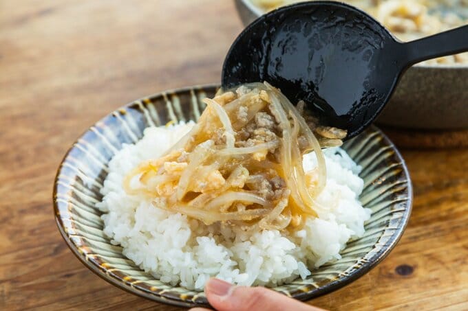 あたたかいごはんにのせる