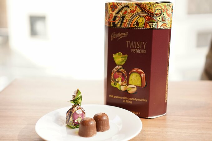 ポーランドの伝統的な絵柄がデザインされたパッケージ