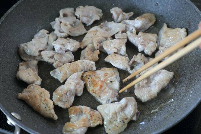 フライパンにお肉