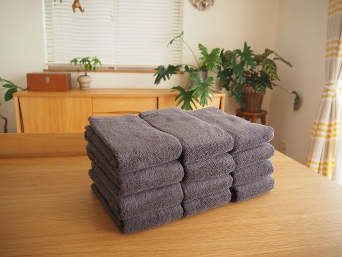 無印良品「ふっくらパイル フェイスタオル チャコール」