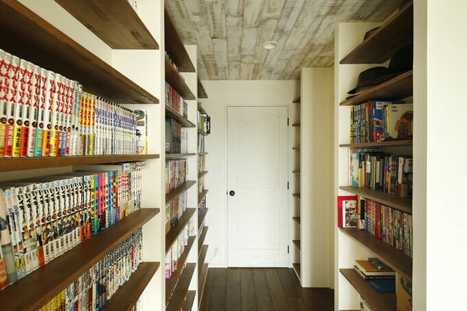 寝室の大容量のオープン棚