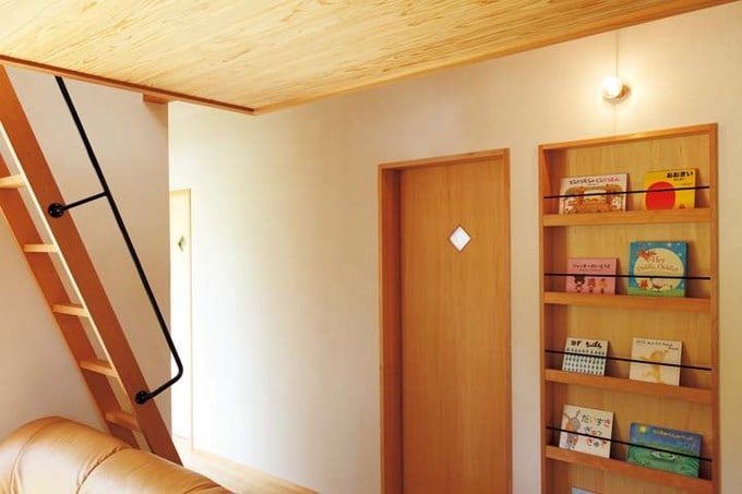 ロフトへのはしご