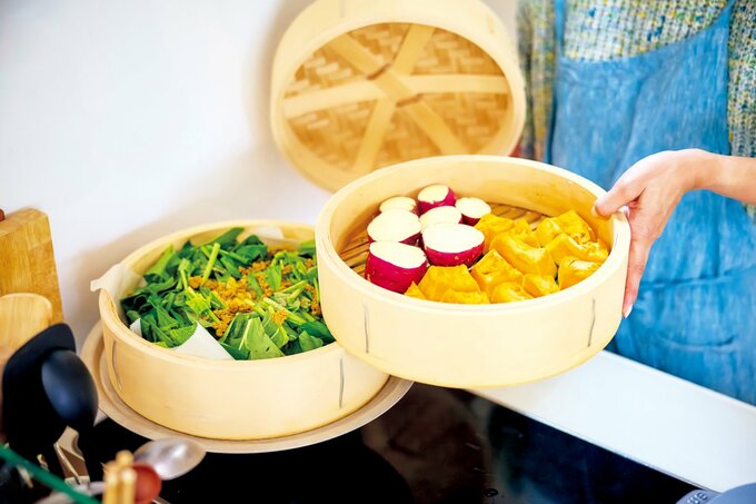 野菜をせいろで蒸す