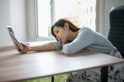 秋になるとやる気が出ない…。休日の朝寝坊や焼き肉は逆効果に