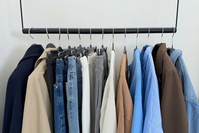 40代、すっきりクローゼットをつくる「服の見直しルール」3つ。一年着なかった服は潔く手放す