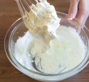 奇跡のふわとろ食感！「簡単レアチーズケーキ」のつくり方。ゼラチンを使わない究極の口どけ