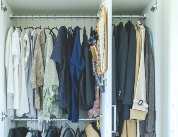 50代ひとり暮らしが「やめてよかった」こと。服は最小限、年賀状は送らない