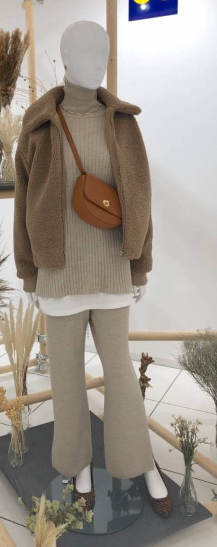 ワンピにもデニムにもOKなブルゾン