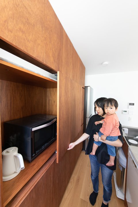 扉の開閉がしやすい背面収納