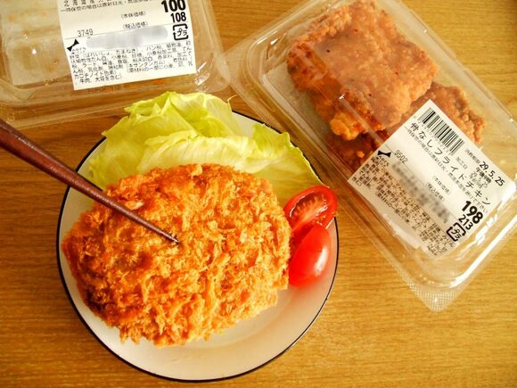 総菜を買って食卓に加える